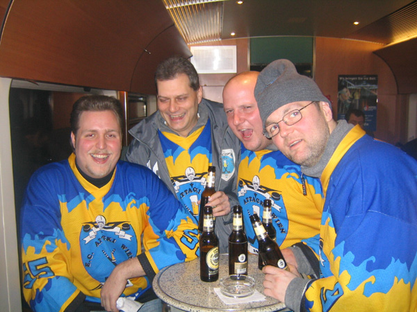 E.C. ATTACKI im Zug nach Linz